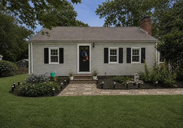 Single family home for sale at 25 Moynihan, South Hamilton, MA 01982 | MLS# 73572473