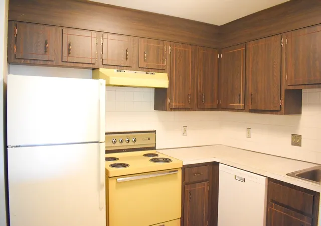 Photo 3 of Condo for sale at 100 Grand View Ave #10C, Quincy, MA 02170 | MLS# 73583717 | Listing updated on 2026-10-16