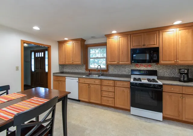 Photo 3 of Single family home for sale at 16 Crabapple Ln, Chelmsford, MA 01824 | MLS# 73574777 | Listing updated on 2026-09-13