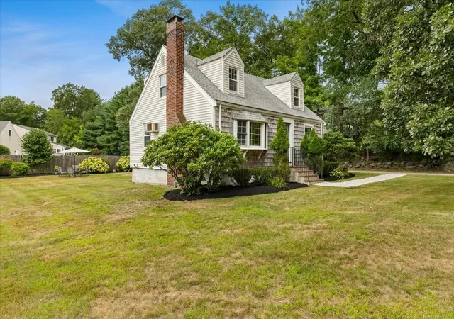 Photo 2 of Single family home for sale at 247 Union St, Norwood, MA 02062 | MLS# 73588392 | Listing updated on 2026-10-12
