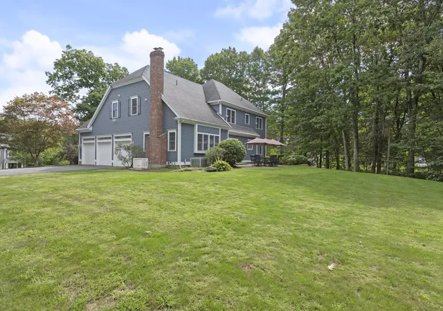 Photo 3 of Single family home for sale at 8 Wildewood Dr, Paxton, MA 01612 | MLS# 73575604 | Listing updated on 2026-09-19
