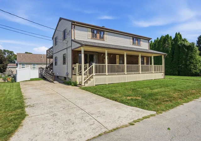 Photo 3 of Sale Pending at 21 Webster St, South Dartmouth, MA 02748 | MLS# 73571549 | Listing updated on 2026-09-23