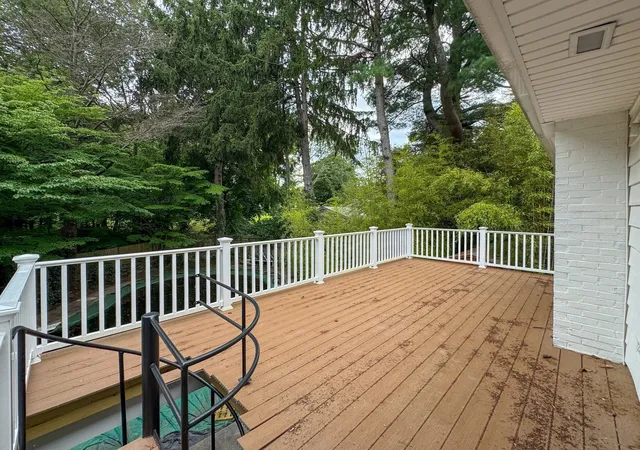 Photo 3 of Single family home for sale at 28 Hl Top Dr, East Greenwich, RI 02818 | MLS# 73575545 | Listing updated on 2026-10-20