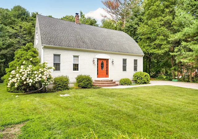 Photo 1 of Single family home for sale at 32 Slades Farm Ln, South Dartmouth, MA 02748 | MLS# 73570384 | Listing updated on 2026-10-01