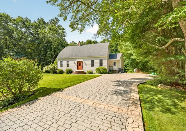 Photo 3 of Single family home for sale at 32 Slades Farm Ln, South Dartmouth, MA 02748 | MLS# 73570384 | Listing updated on 2026-10-01