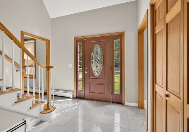Photo 4 of Sale Pending at 32 Slades Farm Ln, South Dartmouth, MA 02748 | MLS# 73570384 | Listing updated on 2026-10-15