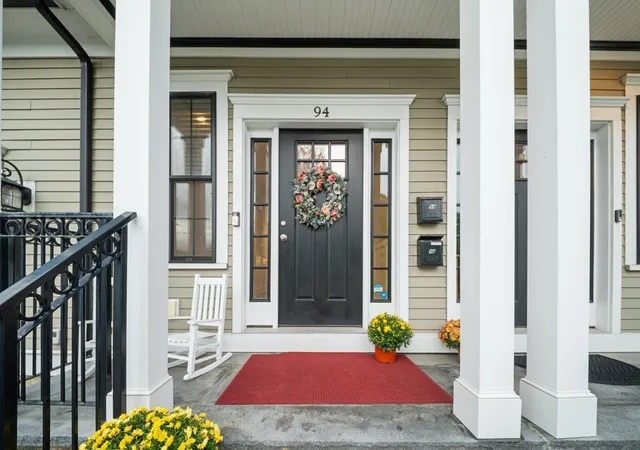Listing Photo 2 - Condo for sale in building located at 94 E Side Pkwy, Newton, MA 02458 - Unit #94