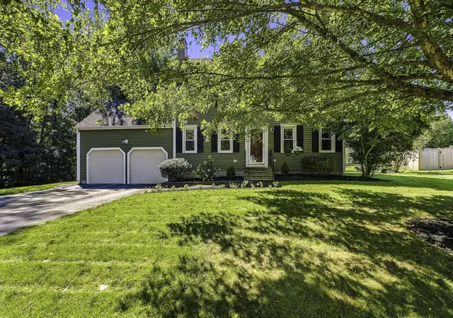 Photo 2 of Sale Pending at 4 Florence Cir, Upton, MA 01568 | MLS# 73571939 | Listing updated on 2026-10-07