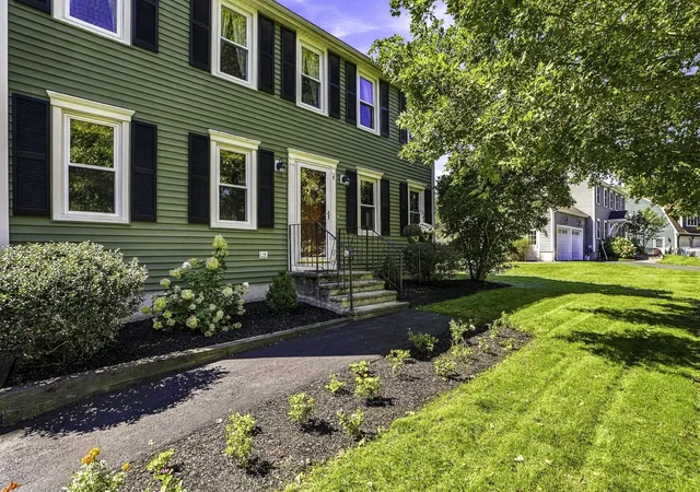 Photo 3 of Sale Pending at 4 Florence Cir, Upton, MA 01568 | MLS# 73571939 | Listing updated on 2026-10-07