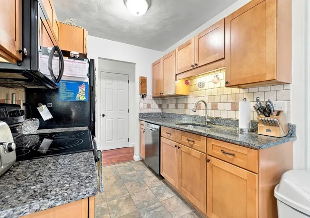 Photo 4 of Single family home for sale at 298 Neck Rd, Rochester, MA 02770 | MLS# 73570555 | Listing updated on 2026-09-17