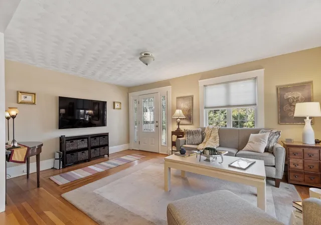 Photo 4 of Single family home for sale at 713 E Merrimack St, Lowell, MA 01852 | MLS# 73574642 | Listing updated on 2026-09-13