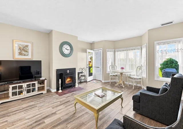 Listing Photo 5 - Condo for sale in building located at 559 White Cliff Dr, Plymouth, MA 02360 - Unit #559