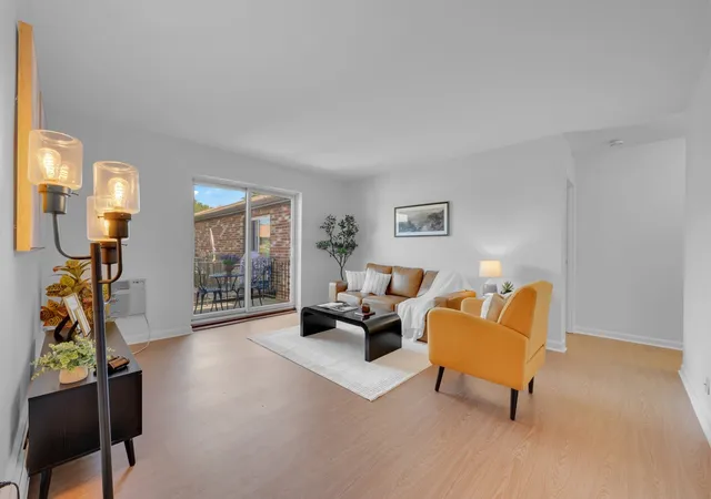Photo 4 of Sale Pending at 35 Westgate Rd #6, Chestnut Hill, MA 02467 | MLS# 73571359 | Listing updated on 2026-10-22