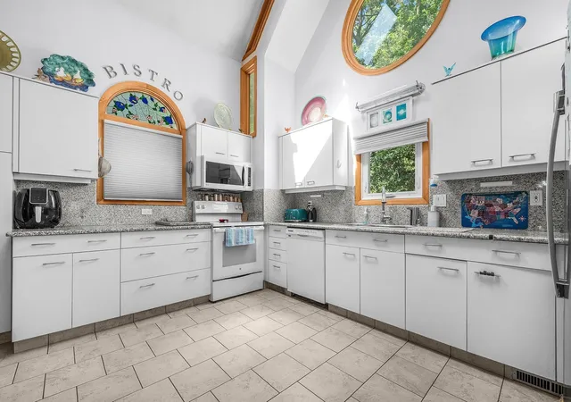 Photo 4 of Single family home for sale at 81 Lakeview Blvd, Plymouth, MA 02360 | MLS# 73574557 | Listing updated on 2026-09-13