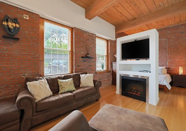Photo 3 of Sale Pending at 1511 Main St #301, Worcester, MA 01603 | MLS# 73571466 | Listing updated on 2026-09-15