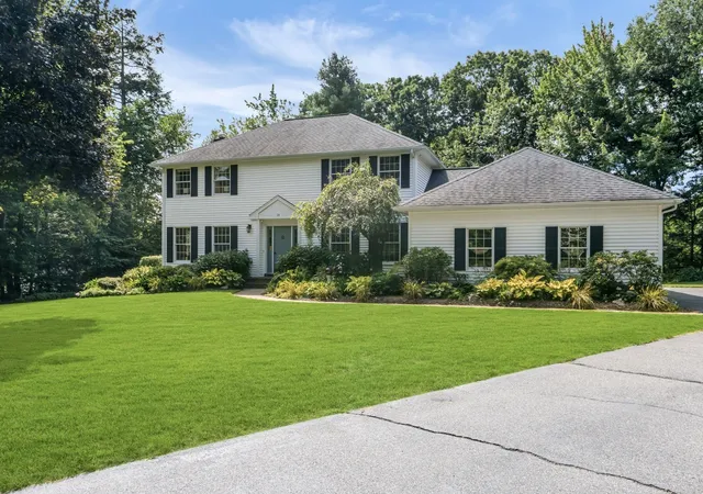 Photo 3 of Sale Pending at 28 Ashley Cir, Easthampton, MA 01027 | MLS# 73570808 | Listing updated on 2026-09-23