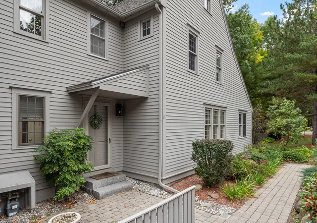Photo 3 of Condo for sale at 17 Wintergreen Ct #17, Lunenburg, MA 01462 | MLS# 73586555 | Listing updated on 2026-10-09