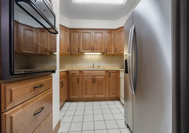 Listing Photo 2 - Condo for sale in building located at 180 Grn St, Melrose, MA 02176 - Unit #411