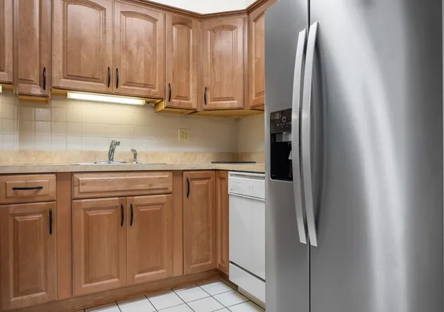 Listing Photo 5 - Condo for sale in building located at 180 Grn St, Melrose, MA 02176 - Unit #411
