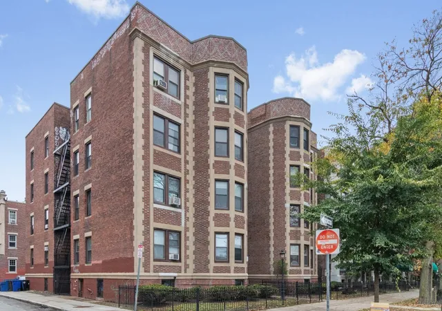 Listing Photo 2 - Condo for sale in building located at 1267 Commonwealth Ave, Boston, MA 02134 - Unit #7