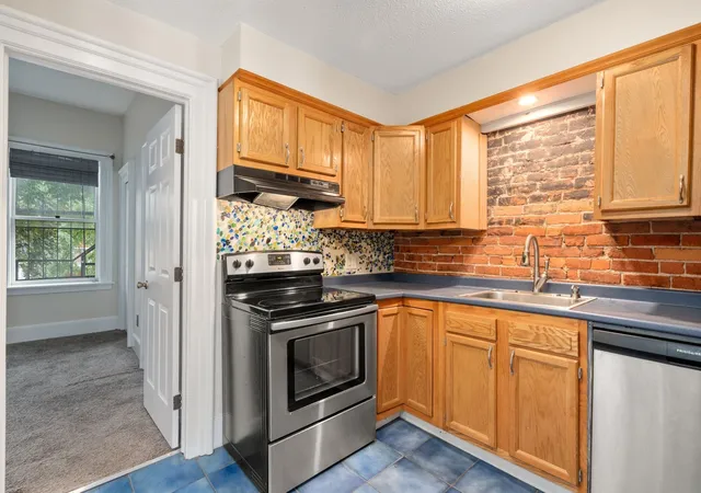 Listing Photo 1 - Condo for sale in building located at 72 Temple, Springfield, MA 02152 - Unit #3