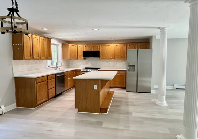 Photo 4 of Sale Pending at 711 S Barre Rd, Barre, MA 01005 | MLS# 73572266 | Listing updated on 2026-09-15