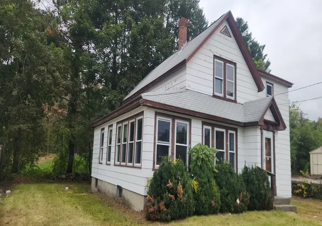 Photo 2 of Single family home for sale at 4 Cross St, South Grafton, MA 01560 | MLS# 73585568 | Listing updated on 2026-10-05