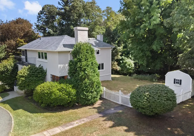 Photo 3 of Single family home for sale at 270 Moreland St, Worcester, MA 01609 | MLS# 73572596 | Listing updated on 2026-09-11
