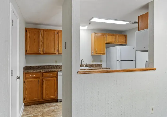 Listing Photo 5 - Condo for sale in building located at 70 W Mdw Rd Bldg 74, Haverhill, MA 01832 - Unit #10
