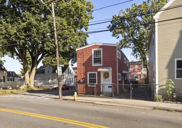 Photo 3 of Single family home for sale at 93 Mason St, Salem, MA 01970 | MLS# 73573590 | Listing updated on 2026-09-12
