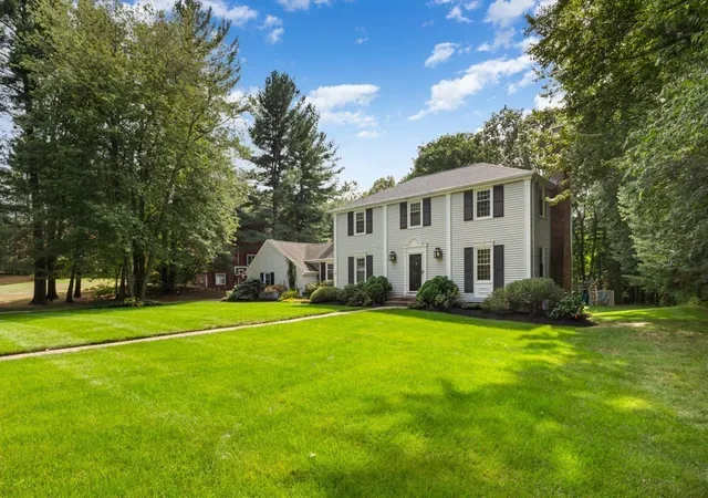 Photo 4 of Sale Pending at 24 Edgemere Rd, Lynnfield, MA 01940 | MLS# 73572598 | Listing updated on 2026-09-30