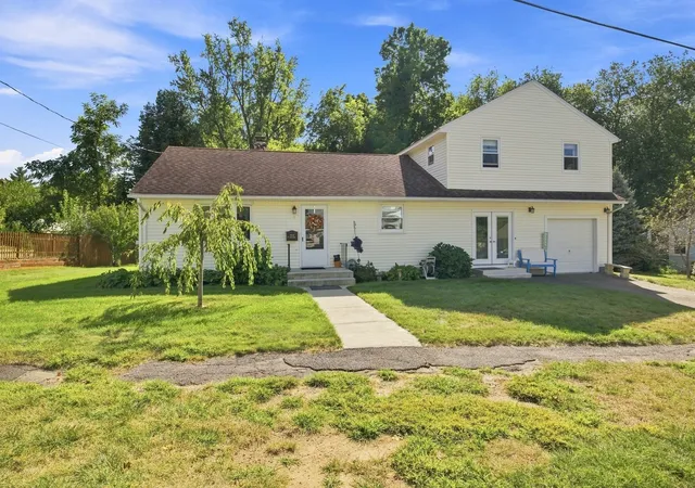 Photo 2 of Single family home for sale at 4 Rita Cir, South Hadley, MA 01075 | MLS# 73575195 | Listing updated on 2026-09-22