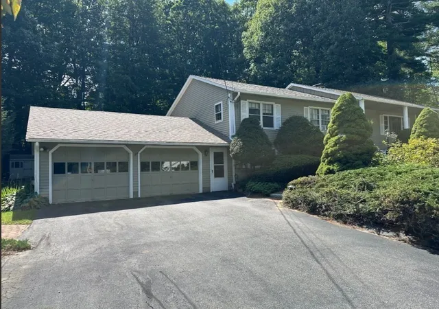 Photo 2 of Single family home for sale at 38 Fort Sumter Dr, Holden, MA 01520 | MLS# 73574405 | Listing updated on 2026-10-04