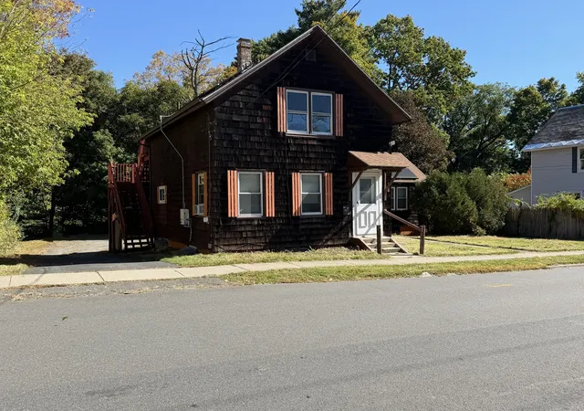 Photo 2 of Single family home for sale at 165 Chapman St, Greenfield, MA 01301 | MLS# 73587451 | Listing updated on 2026-10-10