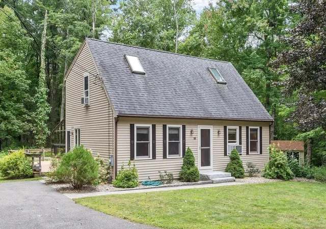 Photo 2 of Single family home for sale at 10 Hog Hl Rd, Pepperell, MA 01463 | MLS# 73575624 | Listing updated on 2026-09-14