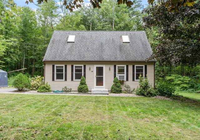 Photo 3 of Single family home for sale at 10 Hog Hl Rd, Pepperell, MA 01463 | MLS# 73575624 | Listing updated on 2026-09-14