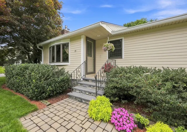 Photo 2 of Sale Pending at 21 Old Meetinghouse Rd, Auburn, MA 01501 | MLS# 73578890 | Listing updated on 2026-09-23