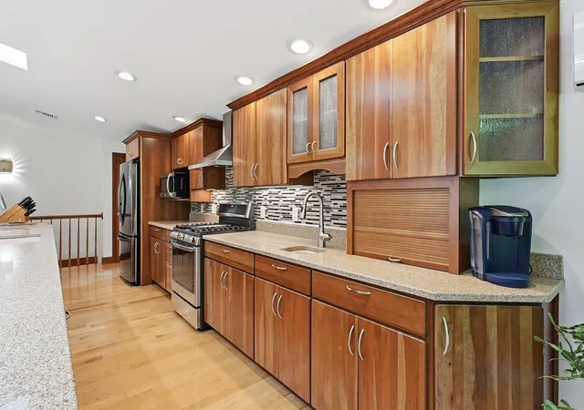 Photo 3 of Sale Pending at 21 Old Meetinghouse Rd, Auburn, MA 01501 | MLS# 73578890 | Listing updated on 2026-09-23