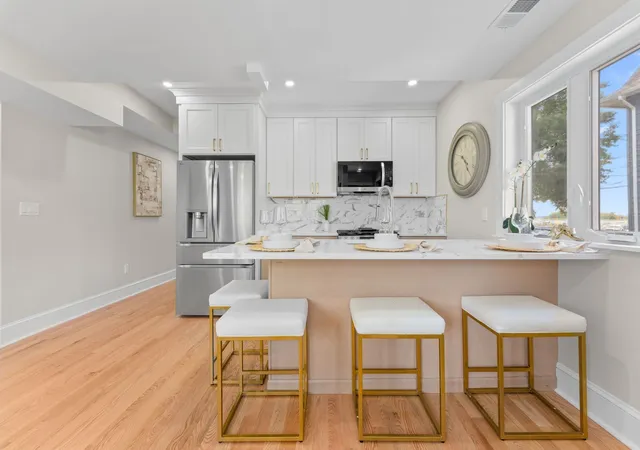 Photo 2 of Condo for sale at 194 Washington Ave #4, Winthrop, MA 02152 | MLS# 73575716 | Listing updated on 2026-09-14