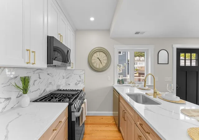 Photo 3 of Condo for sale at 194 Washington Ave #4, Winthrop, MA 02152 | MLS# 73575716 | Listing updated on 2026-09-14