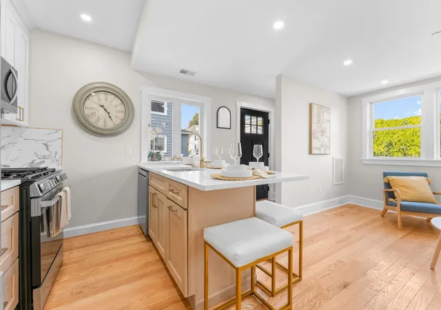 Photo 3 of Condo for sale at 194 Washington Ave #4, Winthrop, MA 02152 | MLS# 73575716 | Listing updated on 2026-09-14