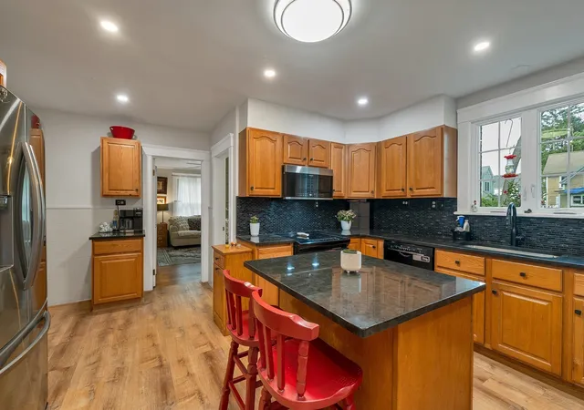 Photo 3 of Single family home for sale at 5 Grant St, North Chelmsford, MA 01863 | MLS# 73574828 | Listing updated on 2026-09-14