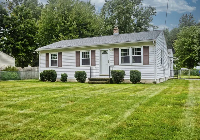 Photo 2 of Sale Pending at 539 Dutchess St, Springfield, MA 01129 | MLS# 73575808 | Listing updated on 2026-10-06