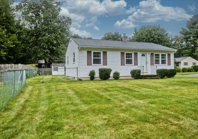 Photo 3 of Sale Pending at 539 Dutchess St, Springfield, MA 01129 | MLS# 73575808 | Listing updated on 2026-10-06