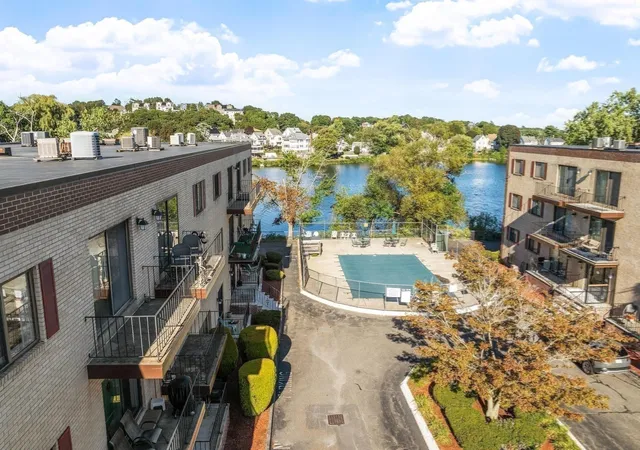Listing Photo 4 - Condo for sale in building located at 406-u 301 Broadway, Lynn, MA 01940 - Unit #301