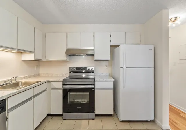 Listing Photo 5 - Condo for sale in building located at 406-u 301 Broadway, Lynn, MA 01940 - Unit #301