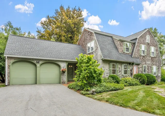 Photo 3 of Sale Pending at 36 Haggetts Pond Rd, Andover, MA 01810 | MLS# 73573958 | Listing updated on 2026-09-29