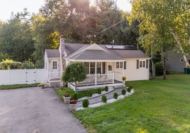 Photo 2 of Single family home for sale at 933 Washington St, South Easton, MA 02375 | MLS# 73573612 | Listing updated on 2026-09-12