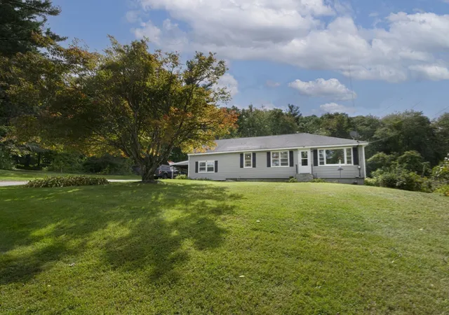 Photo 3 of Single family home for sale at 223 Federal Hl Rd, Oxford, MA 01540 | MLS# 73582969 | Listing updated on 2026-10-06