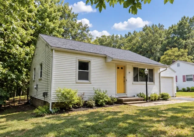 Photo 3 of Single family home for sale at 27 E Green St, Easthampton, MA 01027 | MLS# 73584613 | Listing updated on 2026-10-13